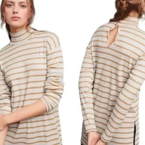 Gorgeous Silver and Gold Turtleneck Tunic